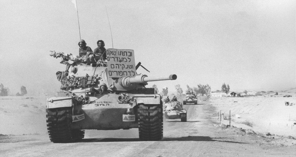 Tanks in the Urban Battle of Suez City